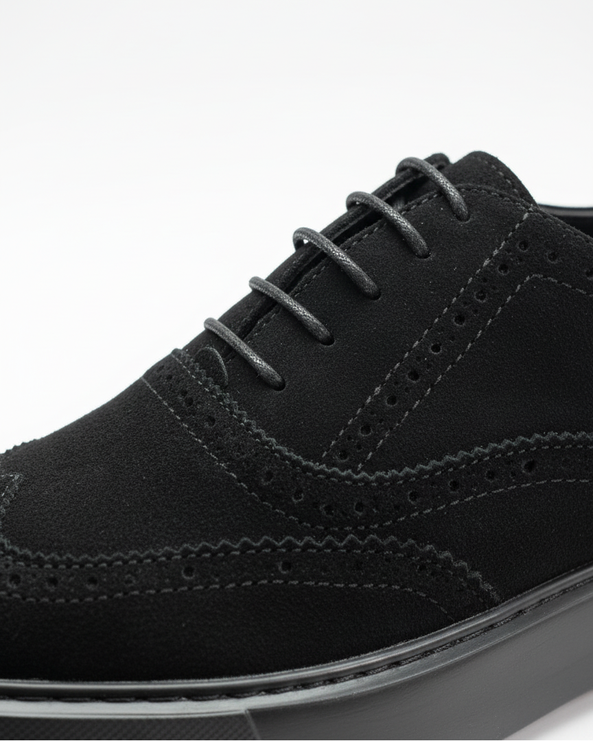 Girotti Noir lacing detail